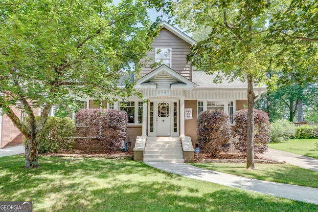 Photo - 2104 Delano Dr NE