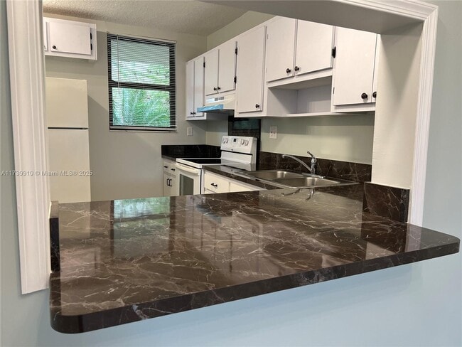 Photo - 8437 Forest Hills Dr Unidad 202-G