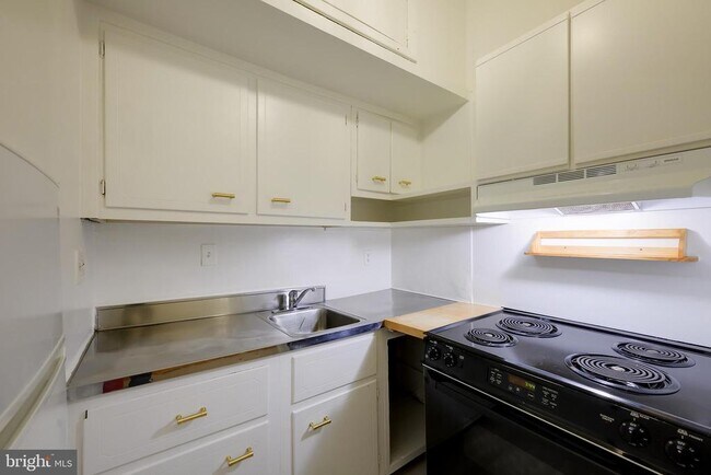 Photo - 2908 Q St NW Unit 105