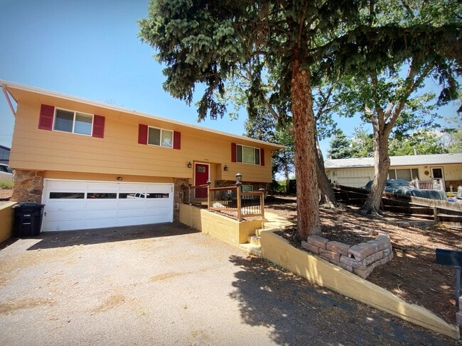 Building Photo - Centrally located home