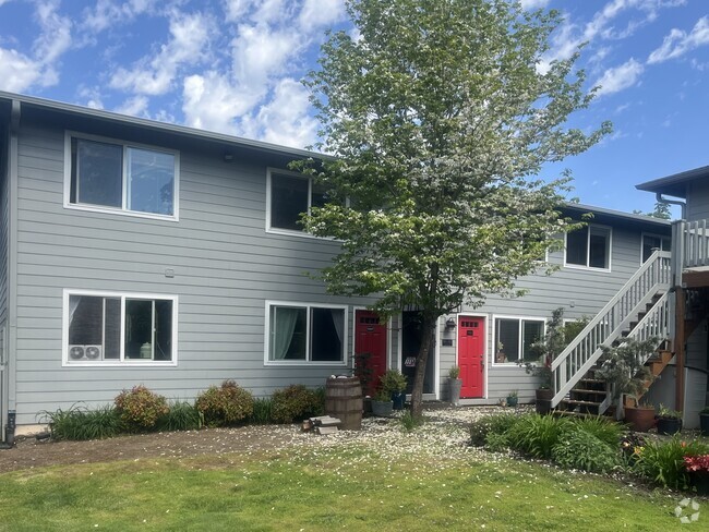 Building Photo - 7015 N Burlington Ave Unit 7 Rental