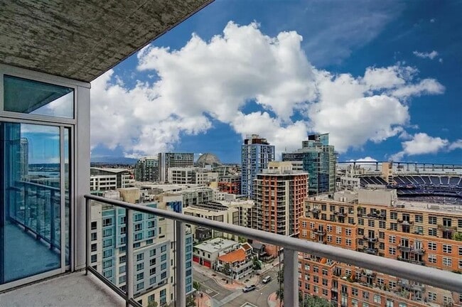 Building Photo - 800 The Mark Ln Unit 1807
