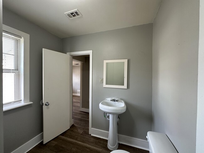 Photo - 3815 Pine St