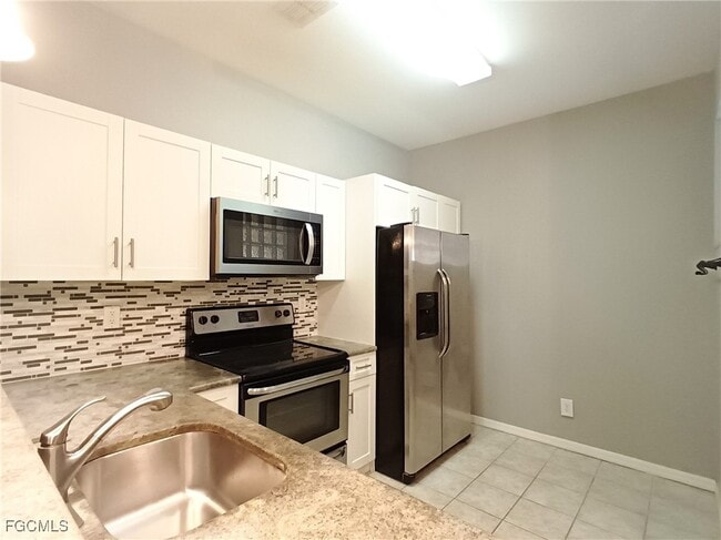Building Photo - 4281 Bellasol Cir Unit 2323 Rental