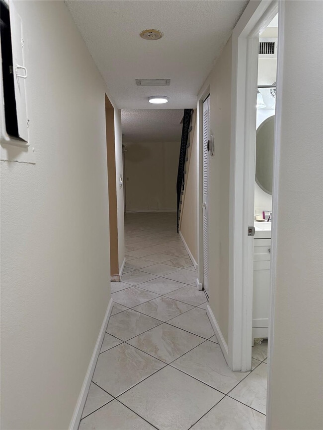 Photo - 2831 Pierce St Unidad 100