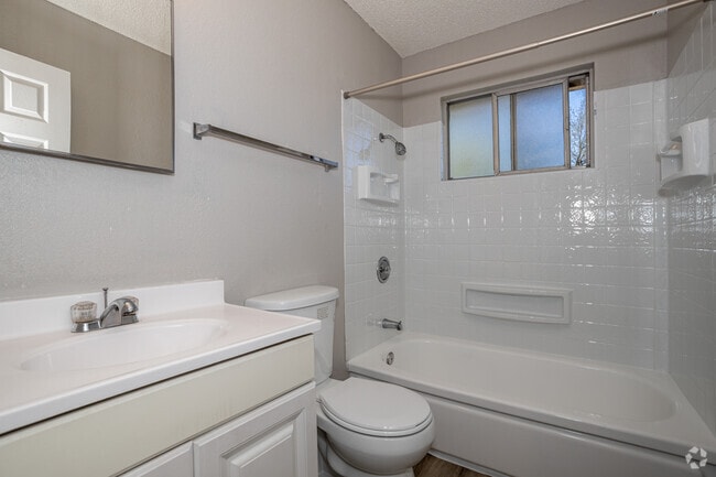 2BR, 1BA - 745SF