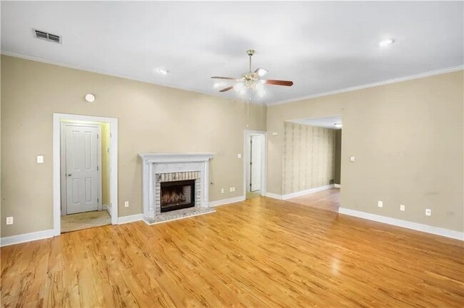 Photo - 122 Woodcrest Dr House