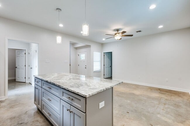 Photo - 204 Romero St