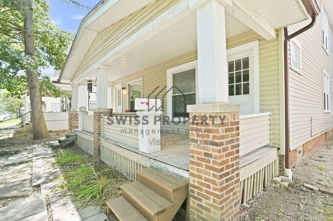 Photo - 2685 Indianola Ave