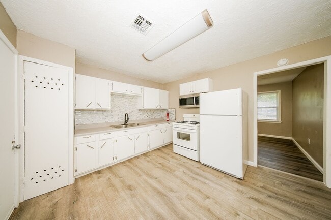 Photo - 2329 SW Tulane Ave