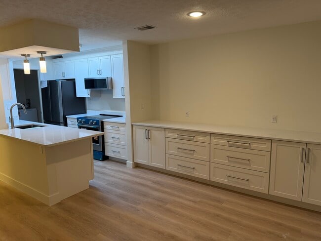 Magníficos gabinetes - 120 Creekwood Dr Unidad 103