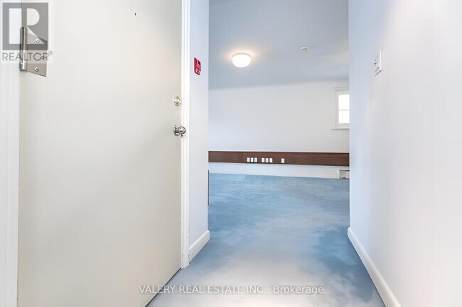Photo - 47 Ranleigh Ave Unit 201