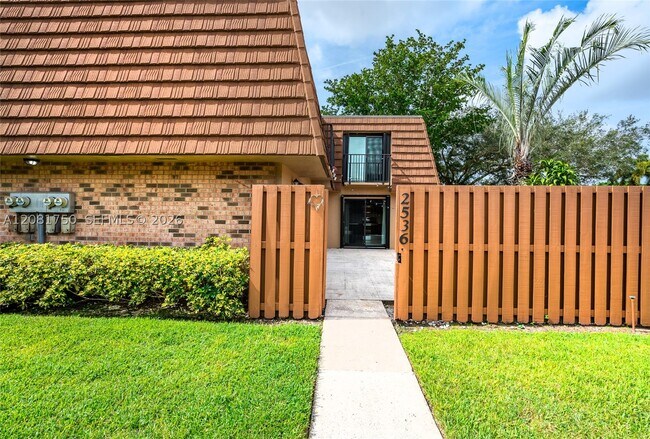 Photo - 2536 Camelot Ct