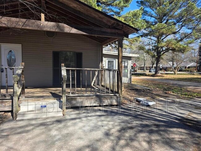 Photo - 202 Rosemary Ln