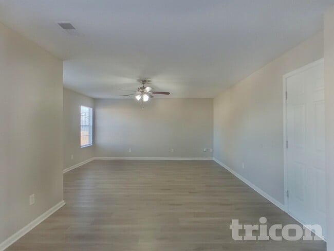 Photo - 204 Fox Grove Cir