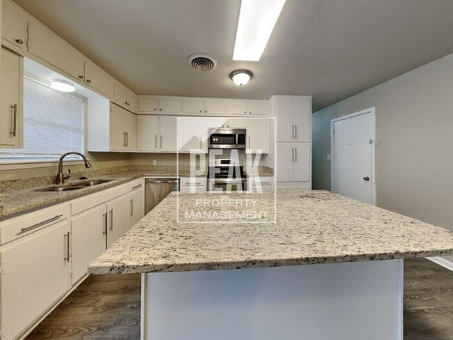 Photo - $1900 Charming 3/2 in Beautiful Wedgewood! Coming soon!