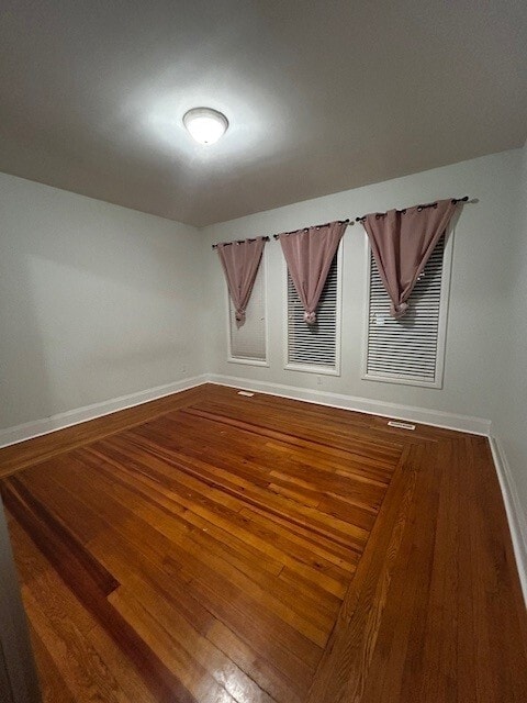 Photo - 143 Christina St S