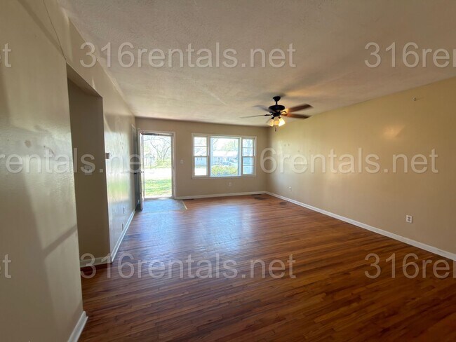 Photo - 520 Linda Ln