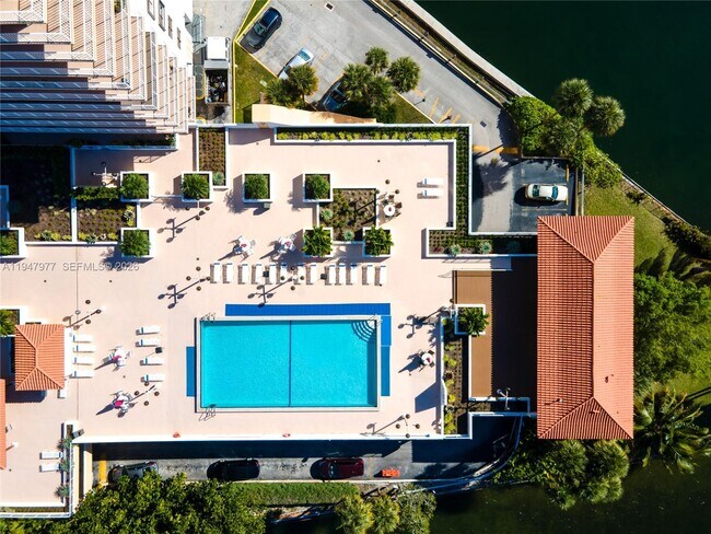 Photo - 290 174th St St Unit 318