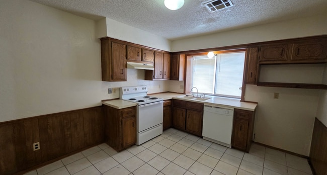 Photo - Mustang Schools