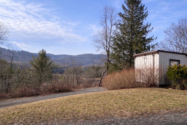 Photo - 218 Hillside Dr