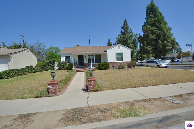 Photo - 16901 Hart St