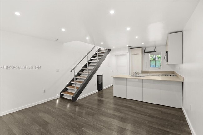 Building Photo - 3130 Bird Ave Unit 3