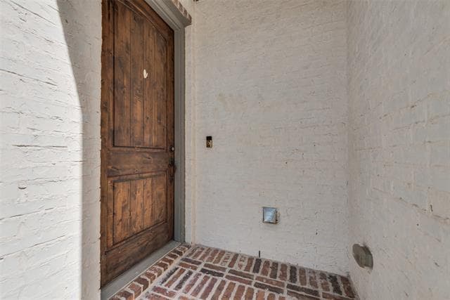 Photo - 818 Milton Way