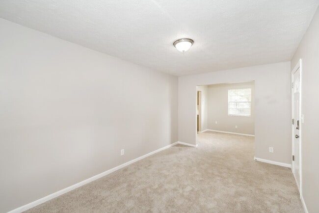 Photo - 2240 Grand St