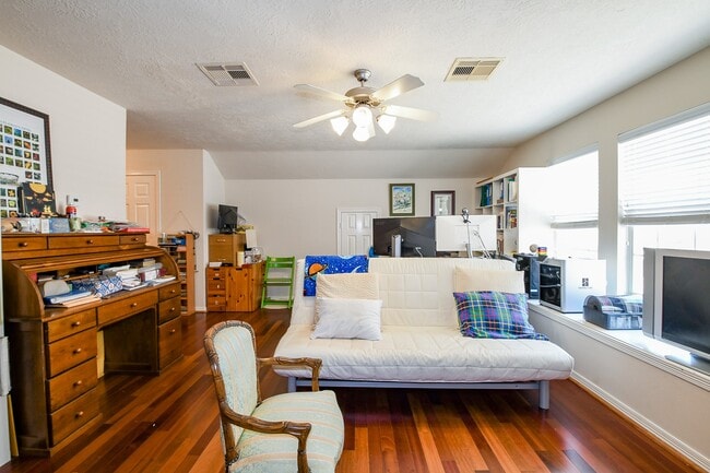 Building Photo - 7608 Janak Dr