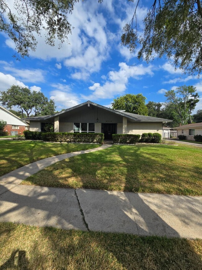 Photo - 8314 Burning Hills Dr