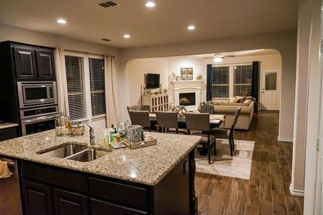 Photo - 1412 Canary Ln