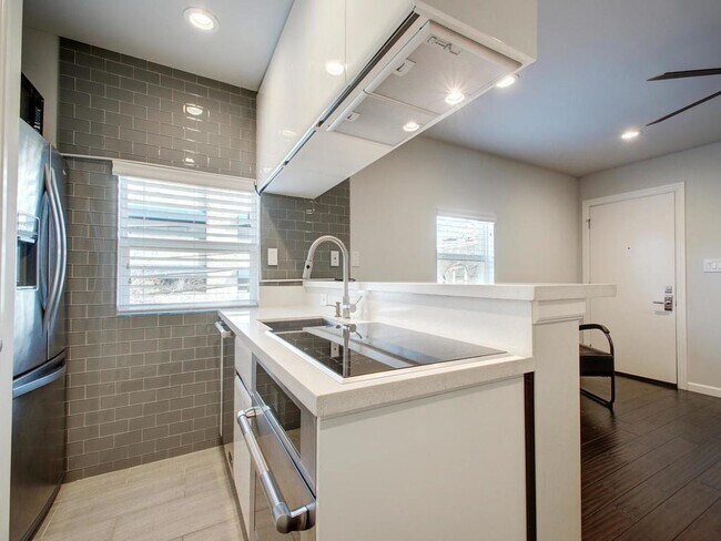 Photo - 3110 Red River St Unit 306