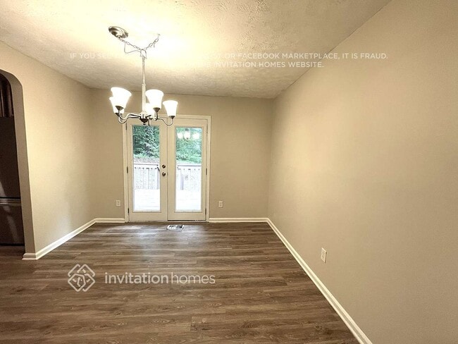 Photo - 1398 Yates Ave