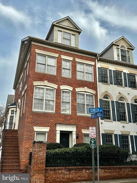 Photo - 1607 Seneca Ave