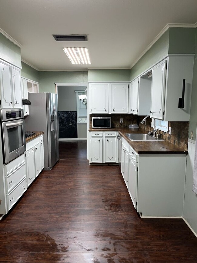 Photo - 1030 Manor Pl