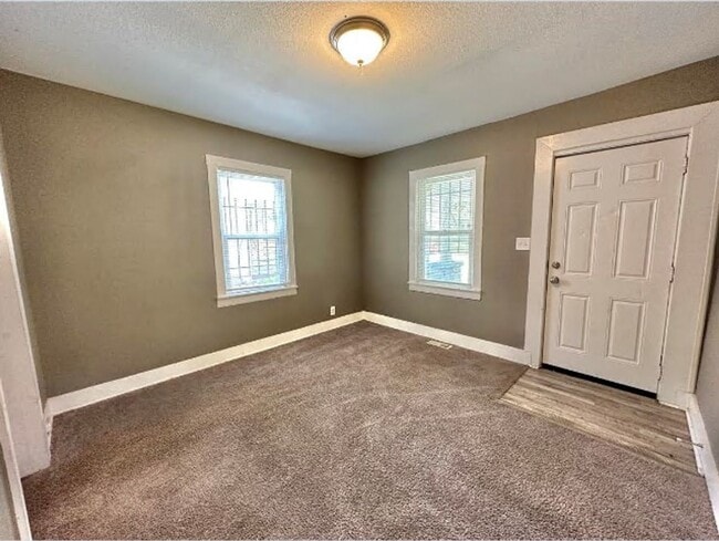 Photo - AVAILABLE NOW! HALF OFF 2ND MOTH RENT! 2 B...