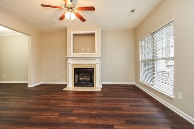 Photo - 391 Tapestry Pl