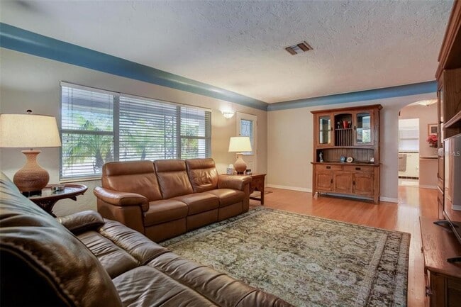 Photo - 2930 9th Ave N