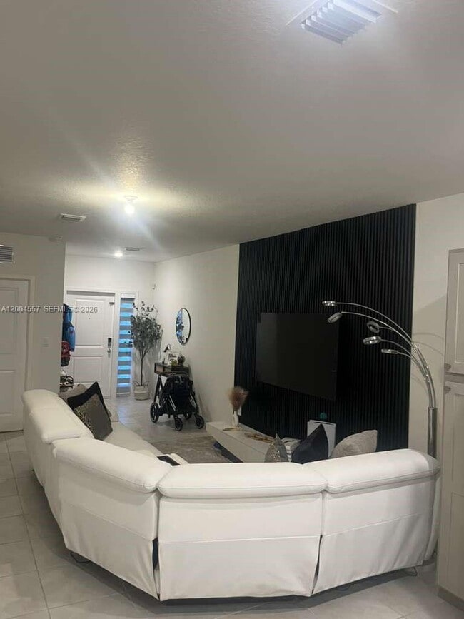 Photo - 1431 NE 3rd Ave