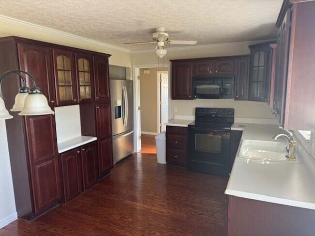 Nice 4 bedroom, 2 bath home close to WKU S... - Nice 4 bedroom, 2 bath home close to WKU S...