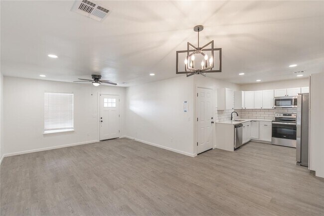 Photo - 533 Parkhill Cir