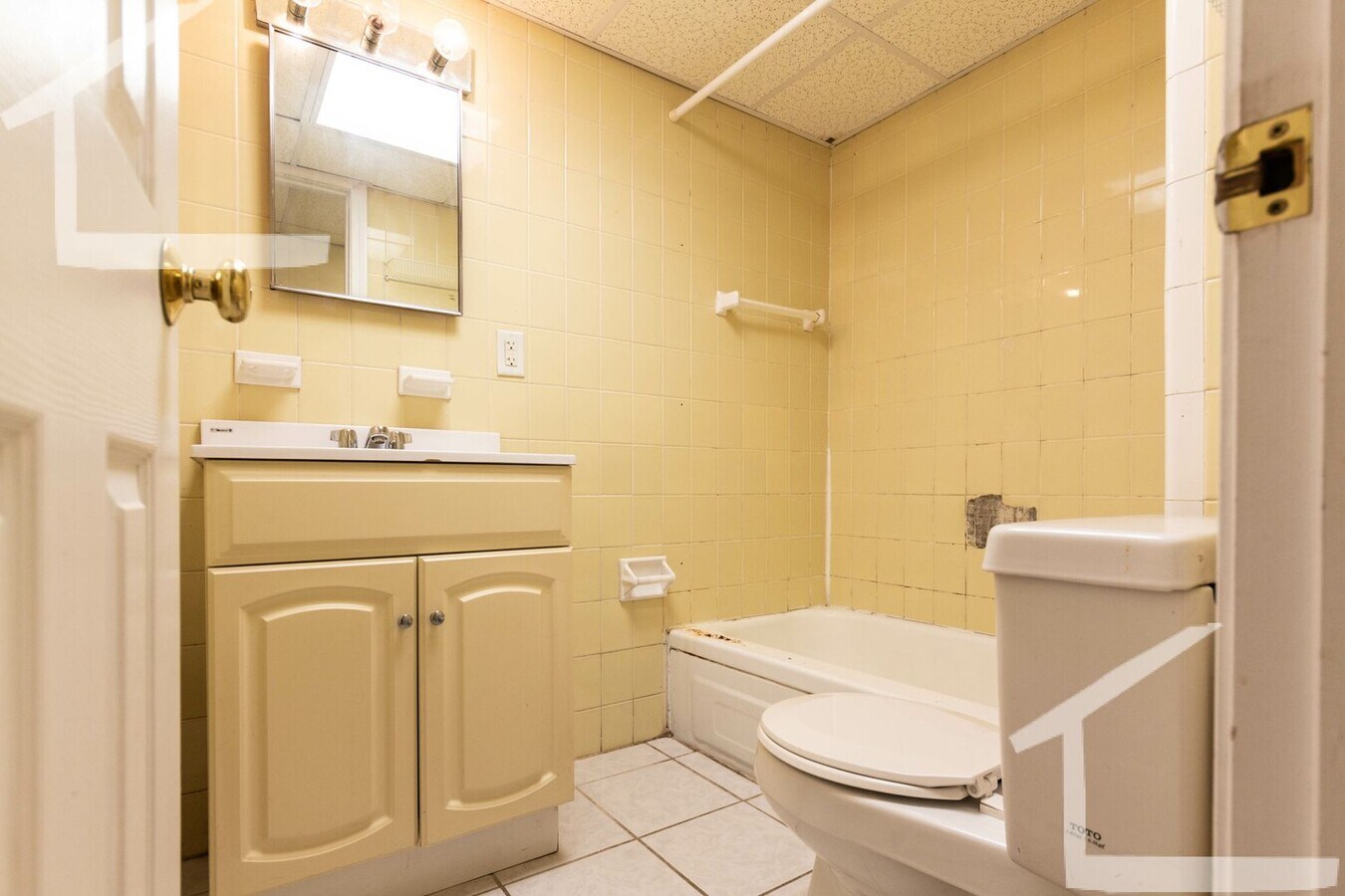 Photo - Beautiful newly renovated unit in Allston close to public transportation available NOW!