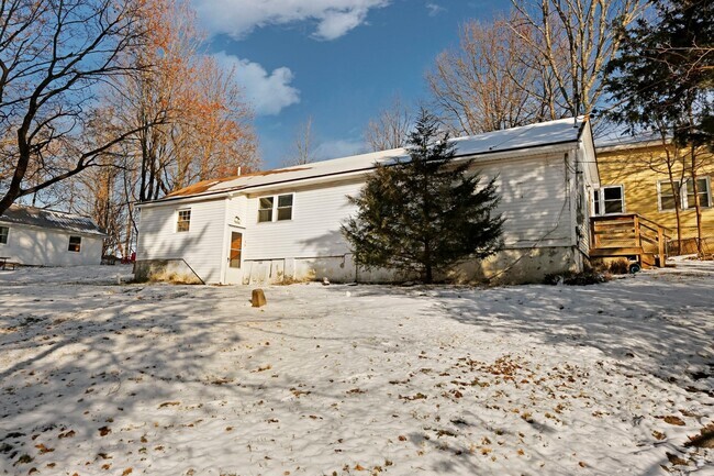 Building Photo - 198 South St Rental