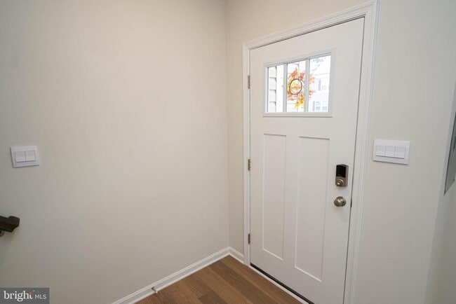 Photo - 819 Mersey Ln