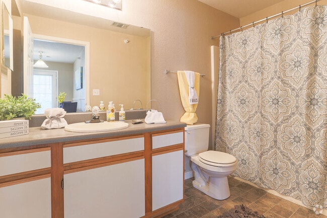 2BR, 2BA - River