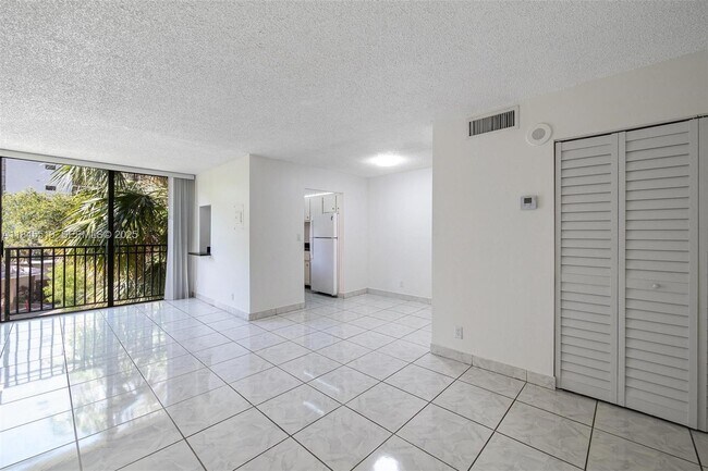 Photo - 16909 N Bay Rd Unidad 305