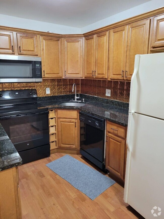 Building Photo - 722 Sunny Pine Way Unit D2 Rental