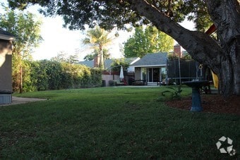 Backyard in Autum - 3540 McLaughlin Ave Rental