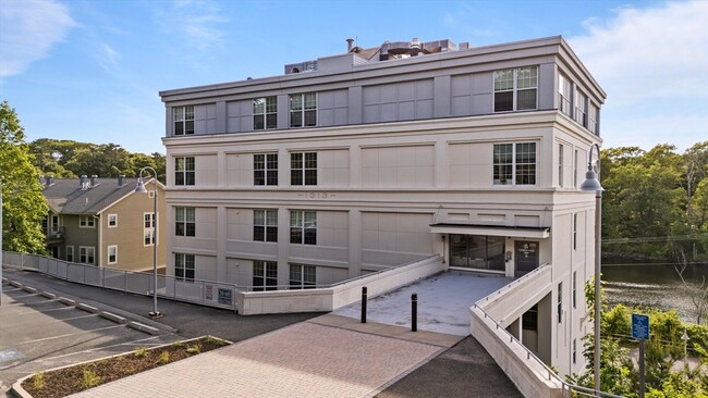 Building Photo - 24 Cobblestone Ln Unit 405